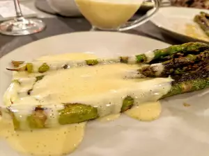 Green Asparagus with Hollandaise Sauce