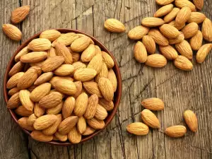 Eat Almonds Every Day to Avoid a Large Gut and Beer Belly