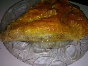 Baklava with Semolina and Walnuts