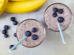 Green Tea, Blueberry and Banana Smoothie