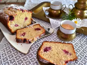 Banana-Raspberry Cake