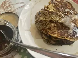 Flourless Banana Pancakes with Eggs