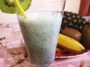 Banana and Kiwi Milkshake