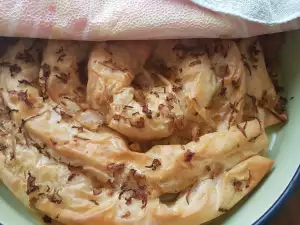 Twisted Filo Pastry Pie with Sauerkraut