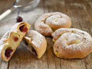 Twisted Rolls with Cherries and Cream