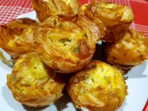 Small Filo Pastries with Parsley and White Cheese