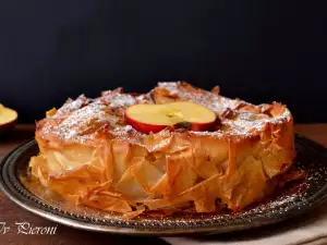 Strudel Filo Pastry Pie with Apples, Walnuts and Raisins