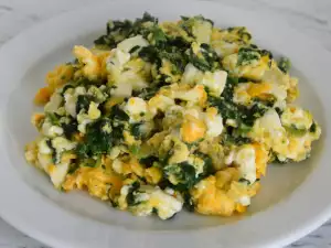 Keto Scrambled Eggs with Spinach