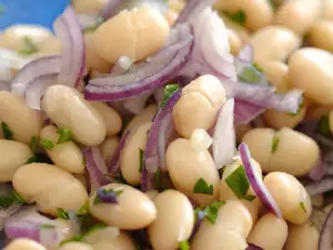 Quick Salad with Feta and Beans