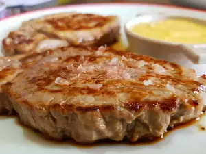 Beef Steaks with Goose Liver and Bearnaise Sauce