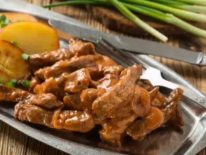 Beef with Mushrooms and Tomato Juice