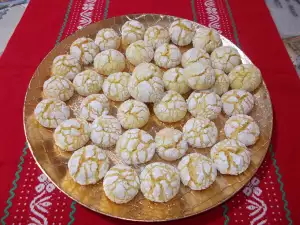 White Crinkle Christmas Cookies