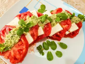 Caprese Salad with Purslane Pesto