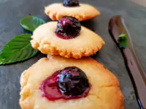 Biscuits with Blueberries and White Chocolate