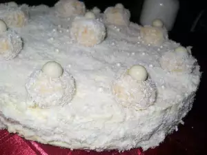 Raffaello Biscuit Cake