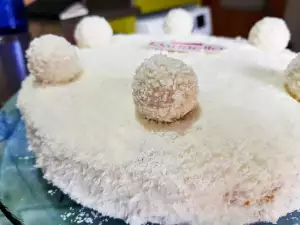 Biscuit Raffaello with 3 Types of Cream