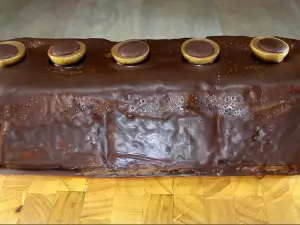 Biscuit Cake with Pudding and Chocolate Spread