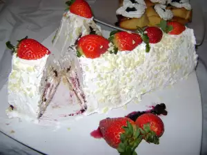 Biscuit Roll with Cream and Strawberries