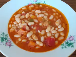 Bean Soup with Tomatoes