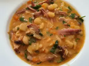 Bean Soup with Smoked Meat