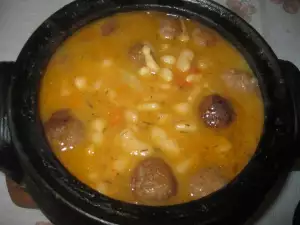 Beans with Meatballs in a Guvec