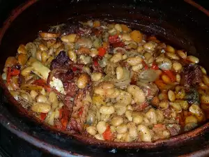 Beans with Smoked Ribs in a Clay Pot