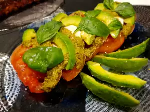 Rich Caprese Salad with Avocado