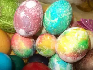 Dyed Eggs with Crystals