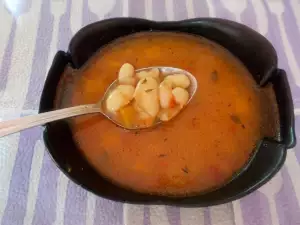 Bean Soup with Tomato Paste