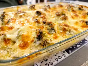 Oven-Baked Chicken with Broccoli and Béchamel