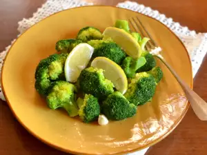 Stewed Broccoli with Butter and Garlic