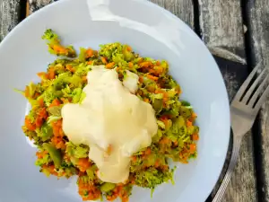 Vitamin Salad with Broccoli and Ginger Mayonnaise