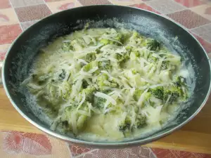 Skillet Broccoli with Cream and Cheese