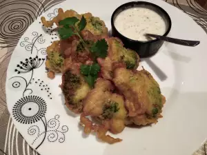 Breaded Broccoli with Yogurt and Garlic Sauce