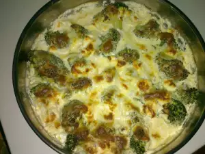 Tasty Broccoli with Cream and Cheeses