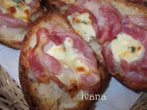 Bruschetta with Gorgonzola and Bacon