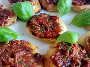 Bruschettas with Tomato Pesto