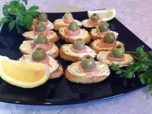 Bruschetta with Cream Cheese and Salmon