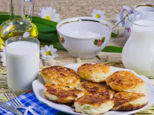 Fried Cakes with Yoghurt