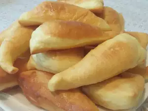 Fritters with Yeast and Cream