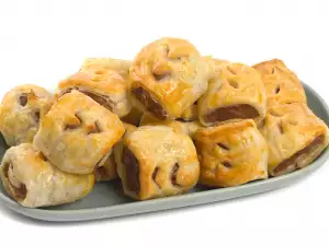 Bites with Karnacheta Sausages in Puff Pastry