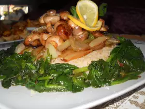 Bulgur with Caramelized Onions, Mushrooms and Spinach