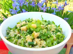 Green Salad with Bulgur, Chickpeas and Chard