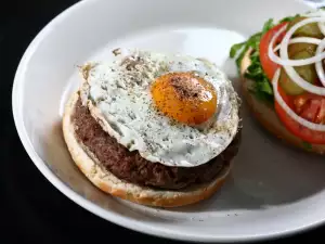 American Hamburger with an Egg