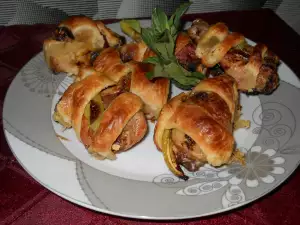 Chicken Legs with Sivri Peppers in Puff Pastry