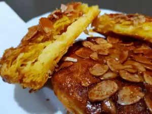 Cream Puff Pastries with Almonds