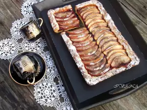 Butter Pie with Arranged Apples