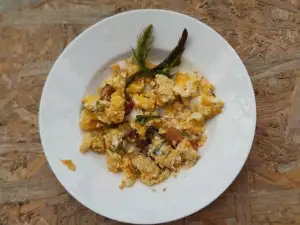 Scrambled Eggs with Bacon and Asparagus