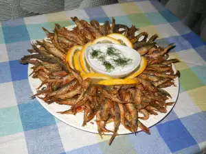 Fried Sprat with Garlic Sauce and Lemon