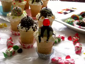 Cake Pops in a Cone with Cream Cheese and Blackberry Jelly